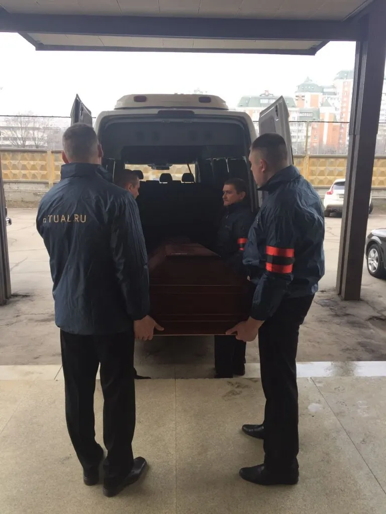 Носильщики гроба Носильщики гроба